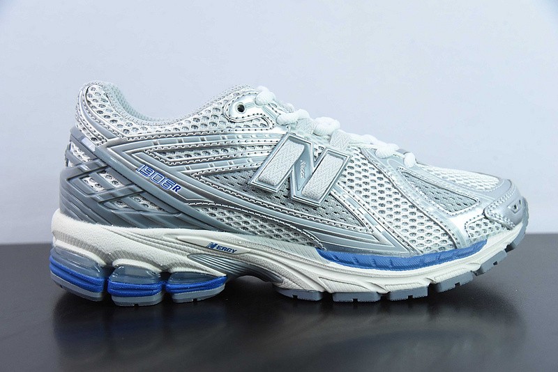 NEW BALANCE SNEAKER
