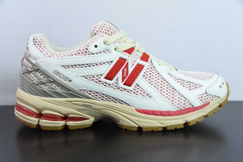 NEW BALANCE SNEAKER
