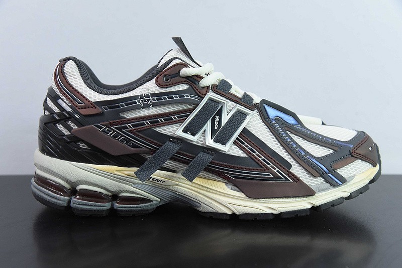 NEW BALANCE SNEAKER