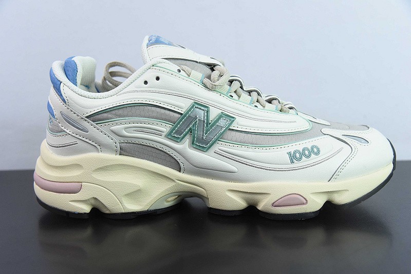 NEW BALANCE SNEAKER