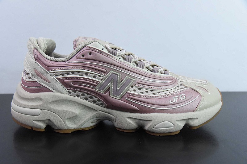 NEW BALANCE SNEAKER