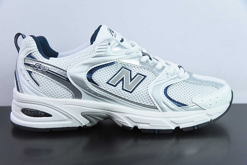 NEW BALANCE SNEAKER