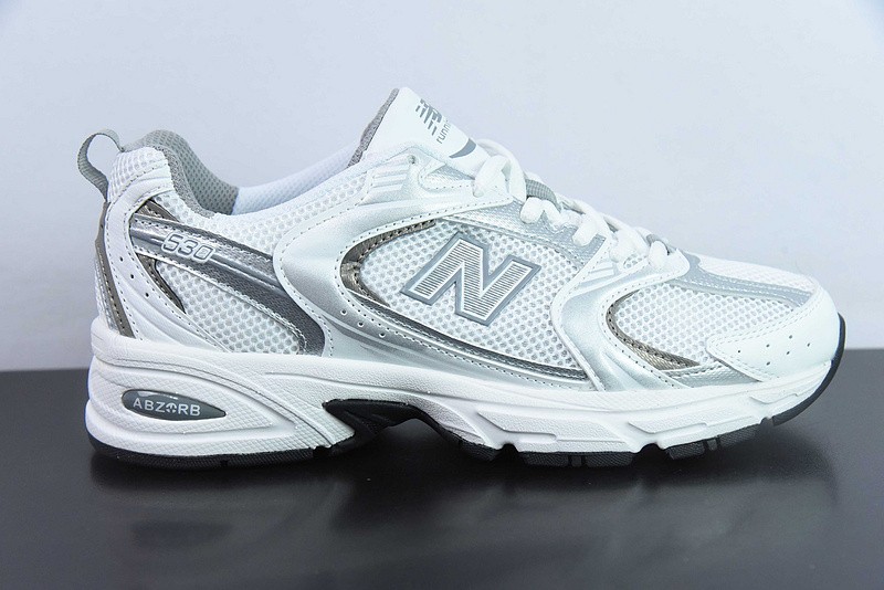 NEW BALANCE SNEAKER