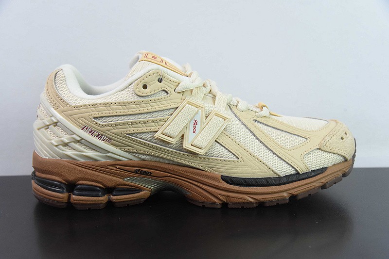 NEW BALANCE SNEAKER