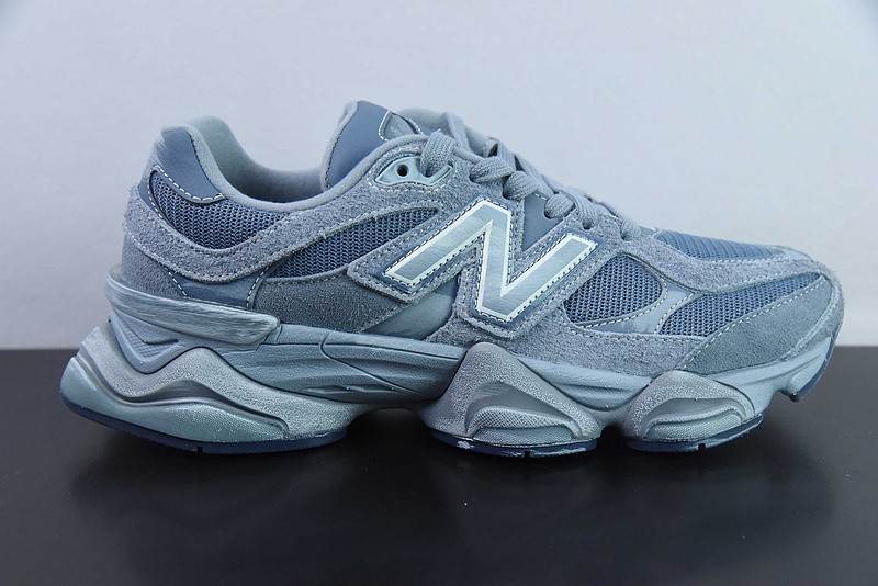 NEW BALANCE SNEAKER