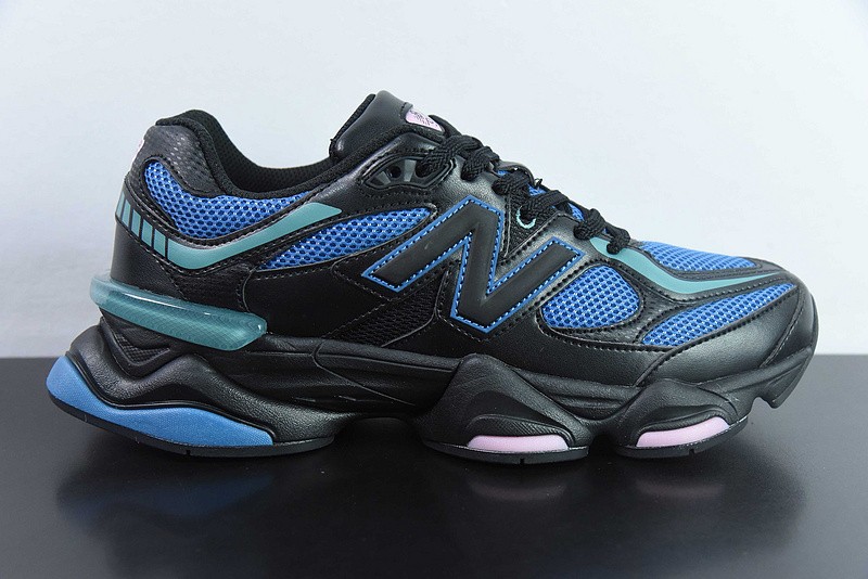 NEW BALANCE SNEAKER