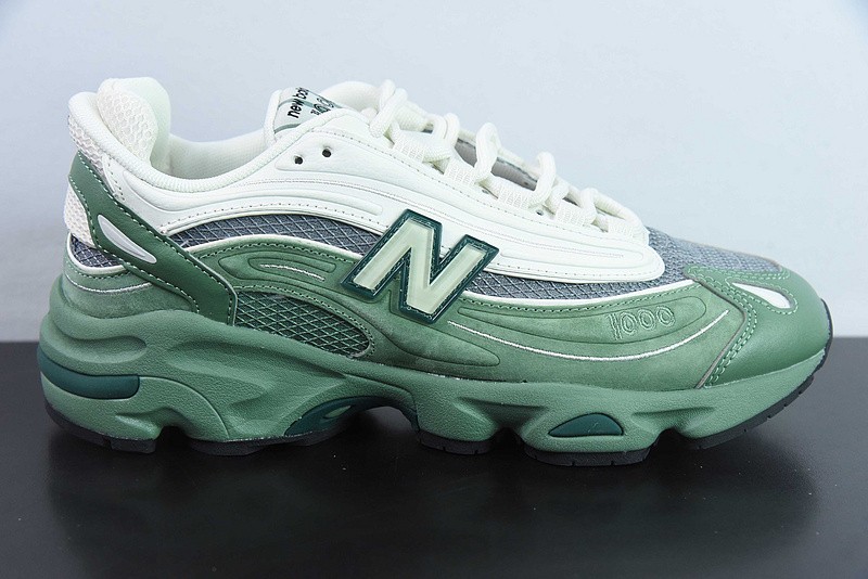 NEW BALANCE SNEAKER