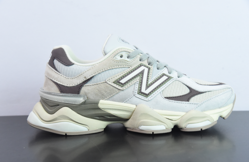 NEW BALANCE SNEAKER