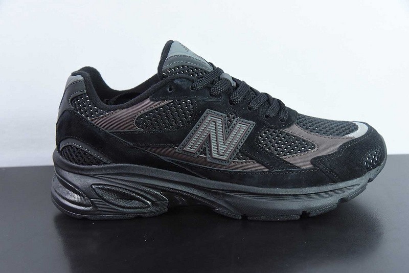 NEW BALANCE SNEAKER