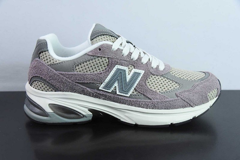 NEW BALANCE SNEAKER