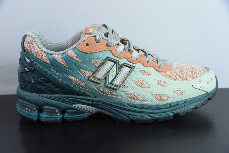 NEW BALANCE SNEAKER