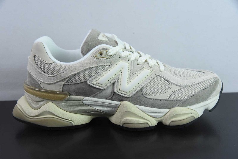 NEW BALANCE SNEAKER