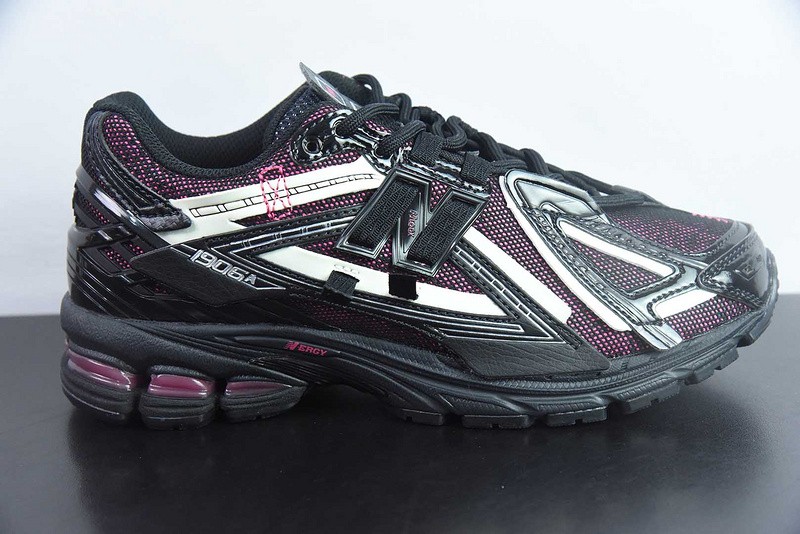 NEW BALANCE SNEAKER