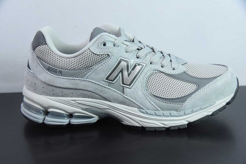 NEW BALANCE SNEAKER