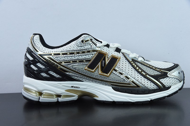 NEW BALANCE SNEAKER