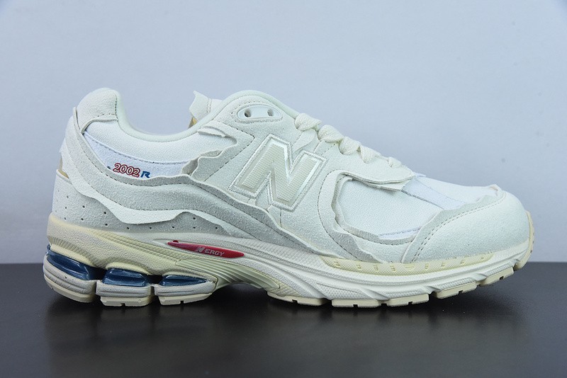 NEW BALANCE SNEAKER