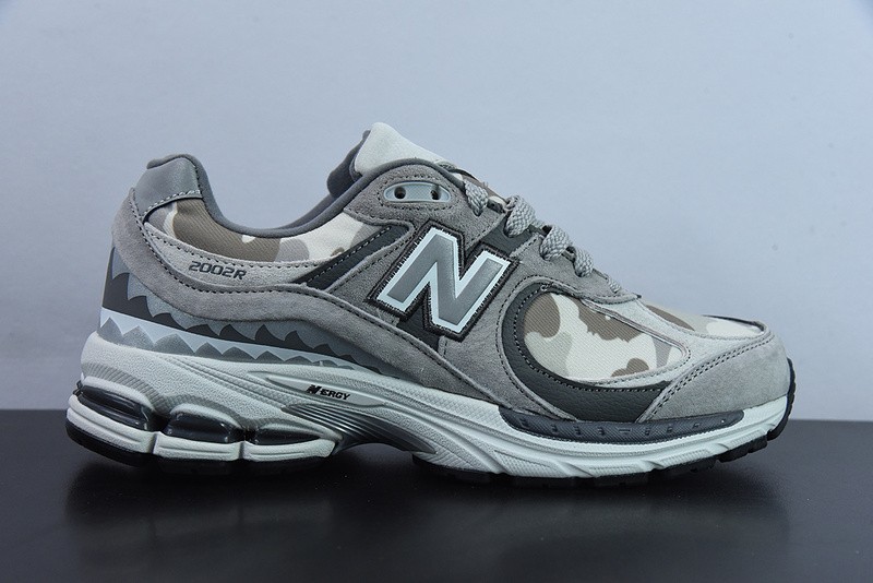 NEW BALANCE SNEAKER