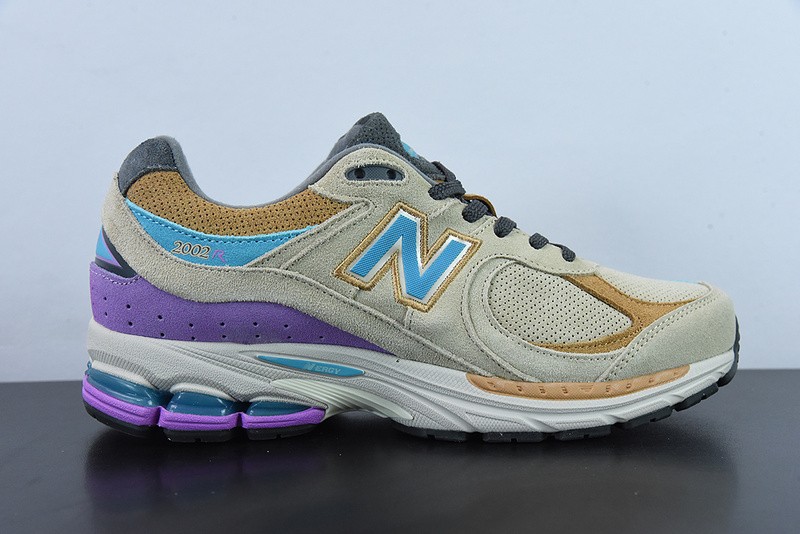 NEW BALANCE SNEAKER