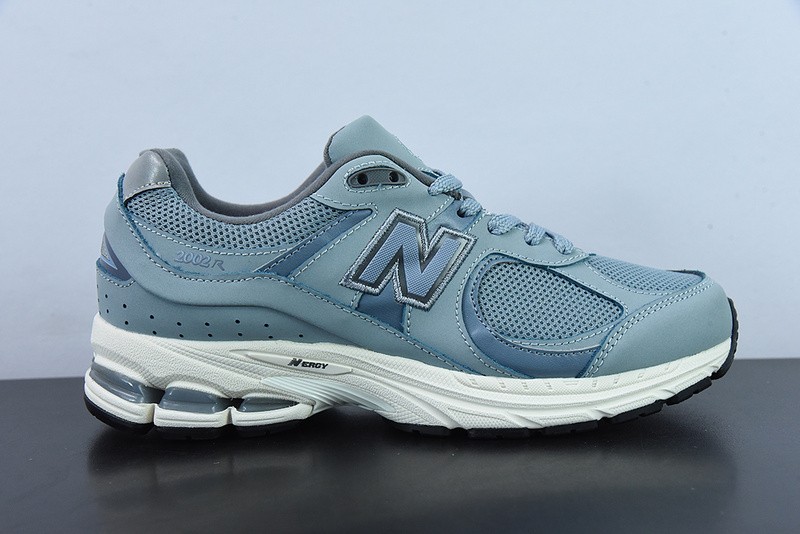 NEW BALANCE SNEAKER