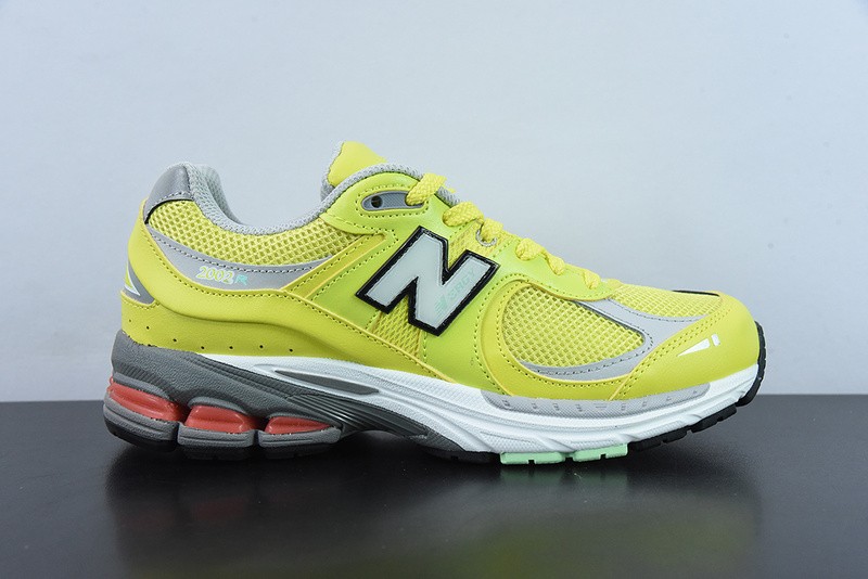 NEW BALANCE SNEAKER