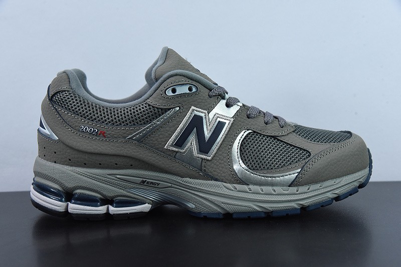 NEW BALANCE SNEAKER