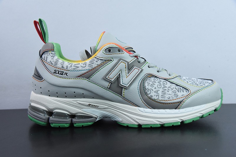 NEW BALANCE SNEAKER