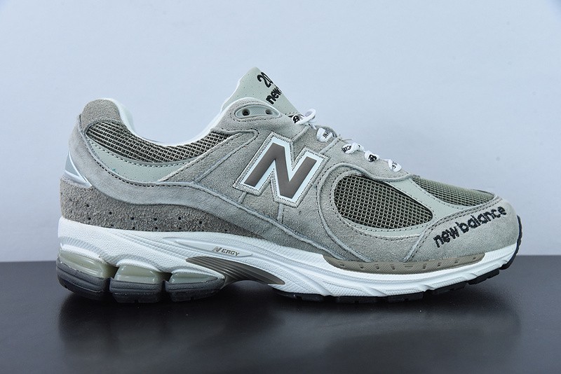 NEW BALANCE SNEAKER