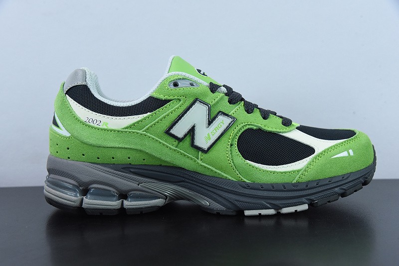 NEW BALANCE SNEAKER