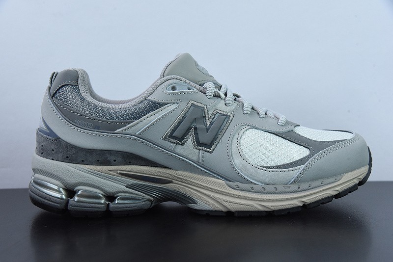 NEW BALANCE SNEAKER