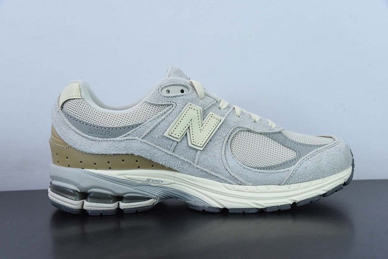 NEW BALANCE SNEAKER