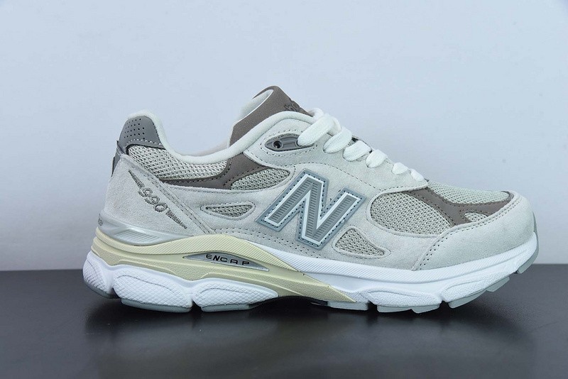 NEW BALANCE SNEAKER