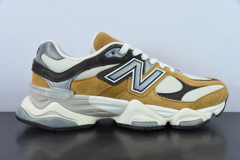 NEW BALANCE SNEAKER