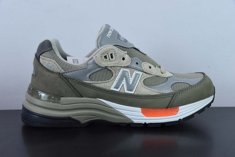 NEW BALANCE SNEAKER