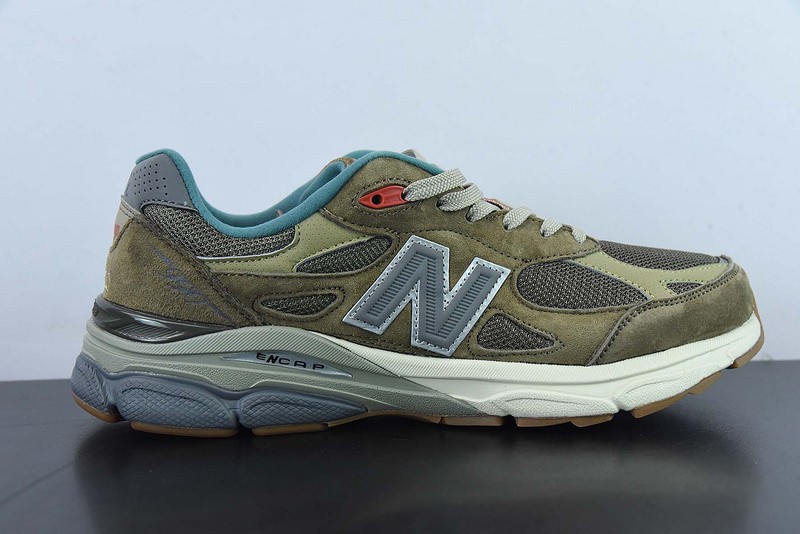 NEW BALANCE SNEAKER
