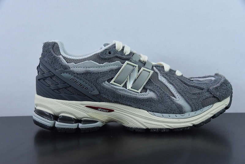 NEW BALANCE SNEAKER
