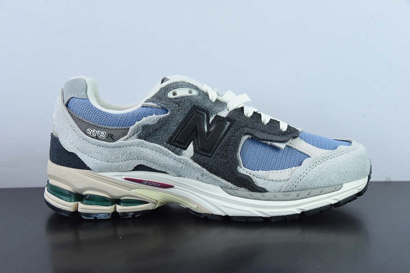 NEW BALANCE SNEAKER