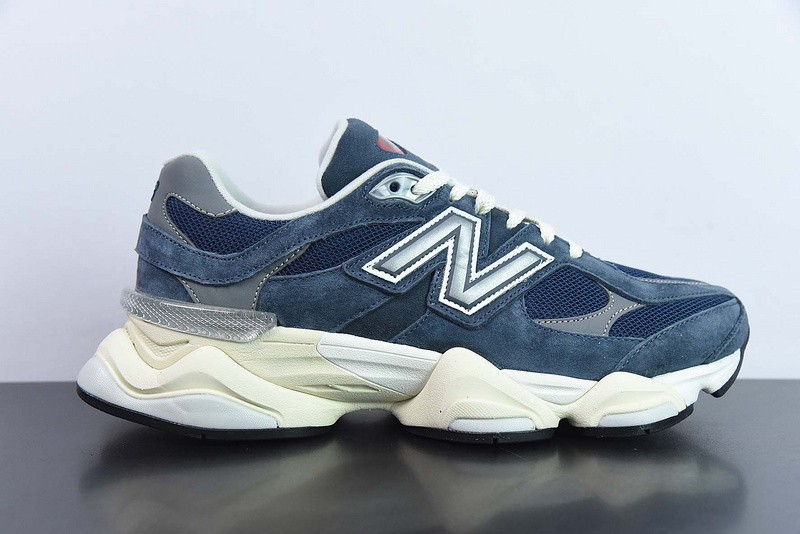 NEW BALANCE SNEAKER