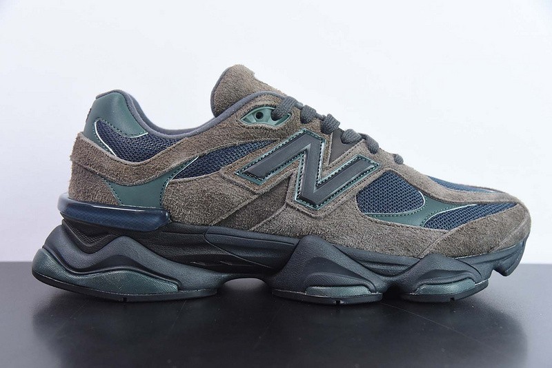 NEW BALANCE SNEAKER