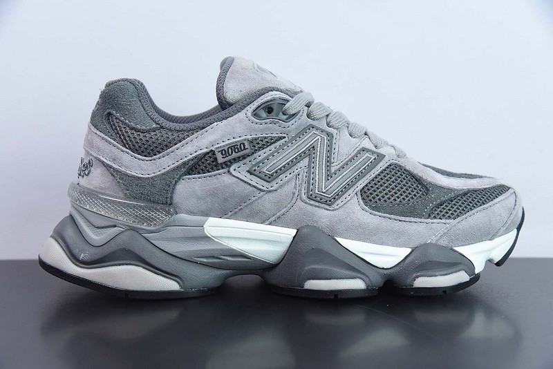NEW BALANCE SNEAKER