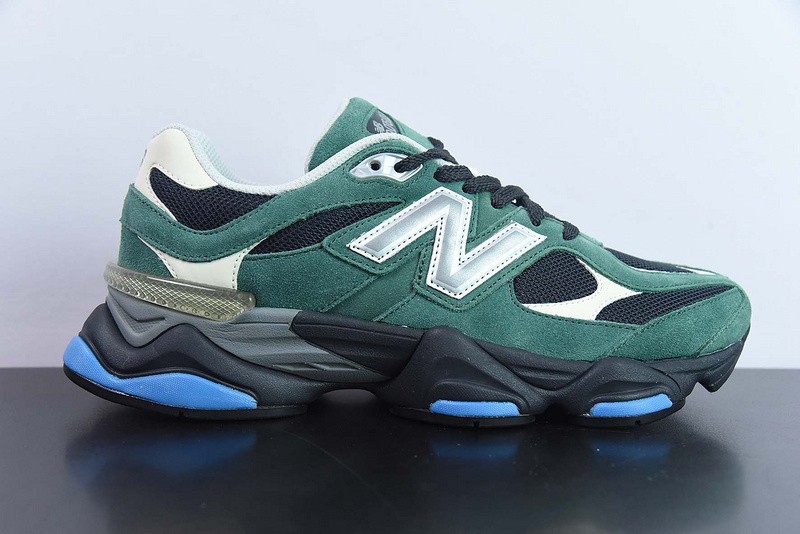 NEW BALANCE SNEAKER