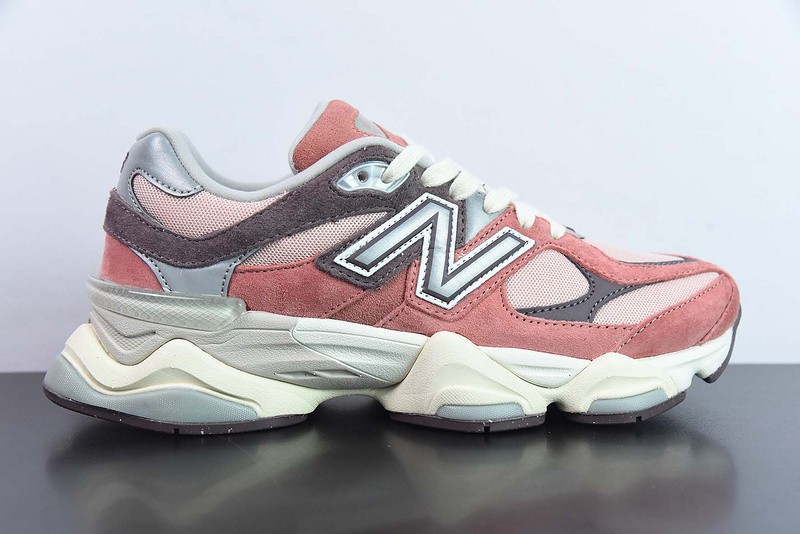 NEW BALANCE SNEAKER