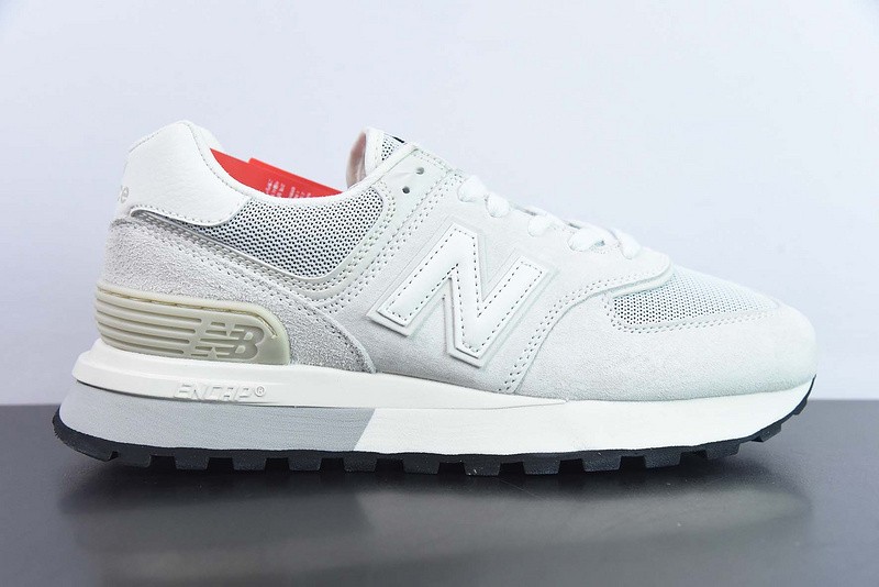 NEW BALANCE SNEAKER