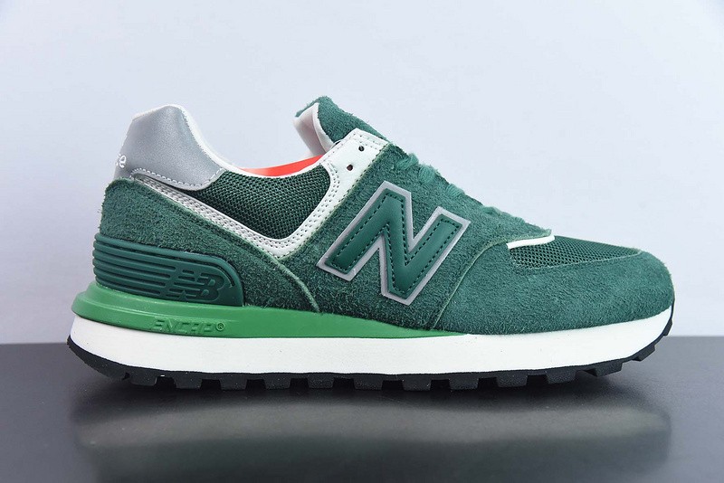 NEW BALANCE SNEAKER