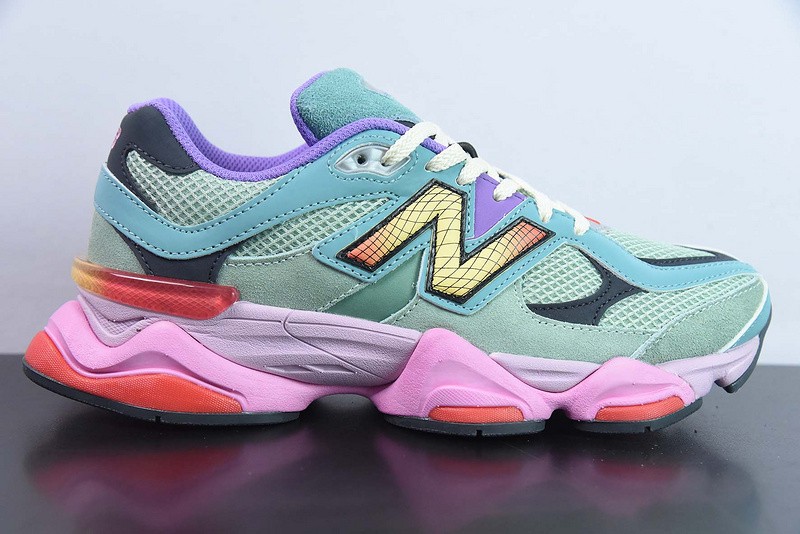 NEW BALANCE SNEAKER