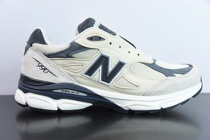 NEW BALANCE SNEAKER