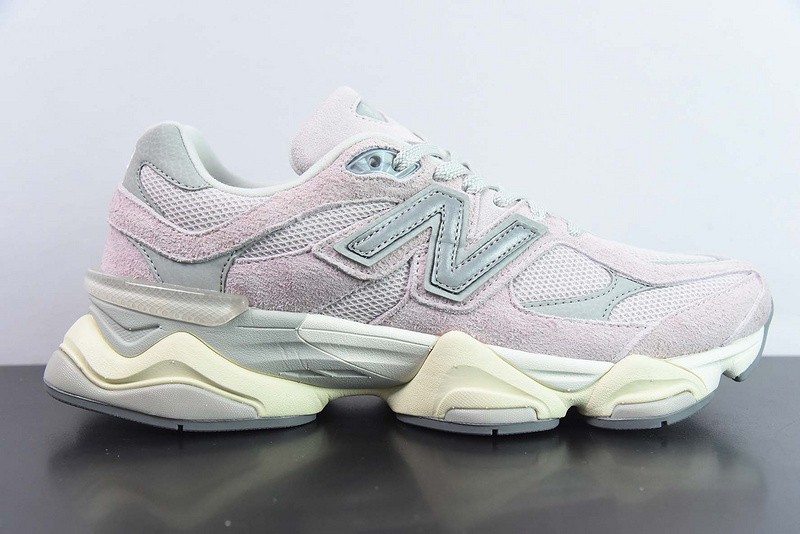 NEW BALANCE SNEAKER
