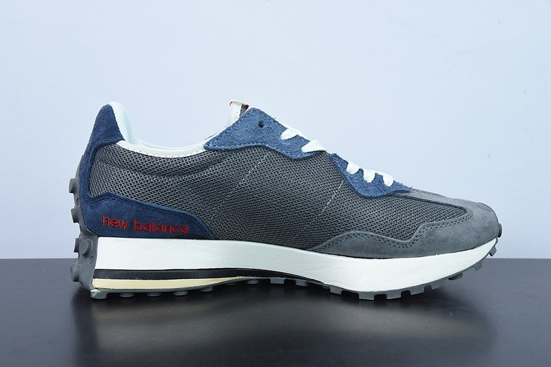 NEW BALANCE SNEAKER