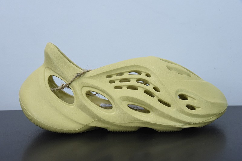 ADIDAS YEEZY FOAM RUNNER 'SULFUR' GV6775