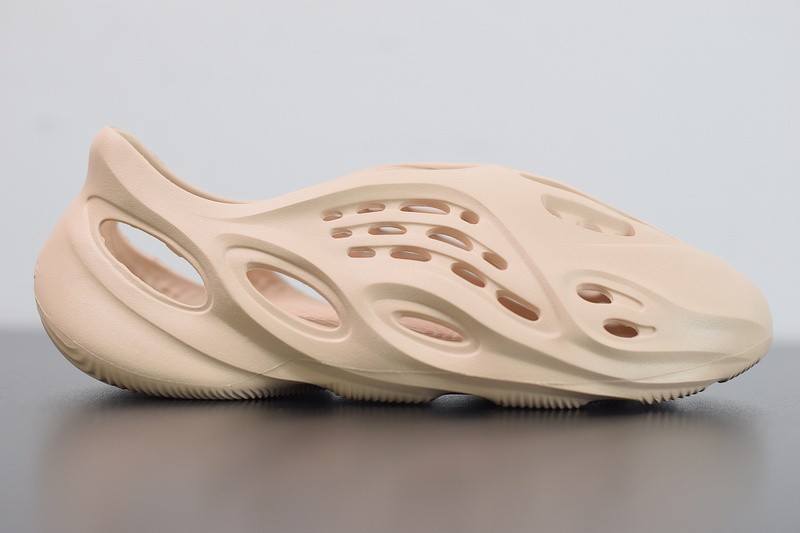 YEEZY FOAM RUNNER