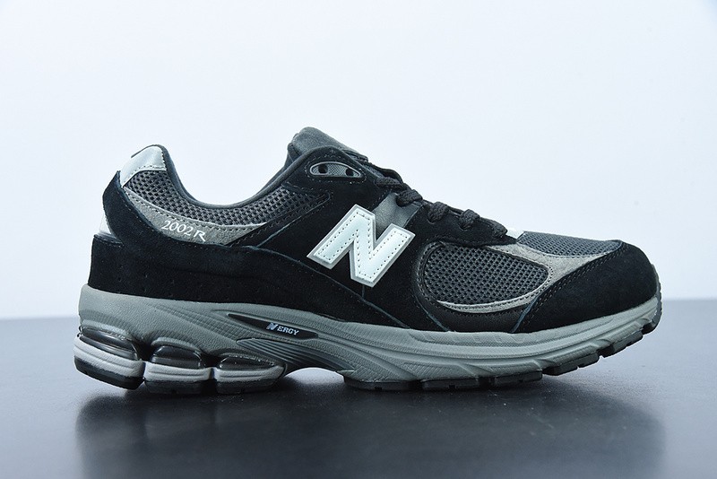 NEW BALANCE SNEAKER